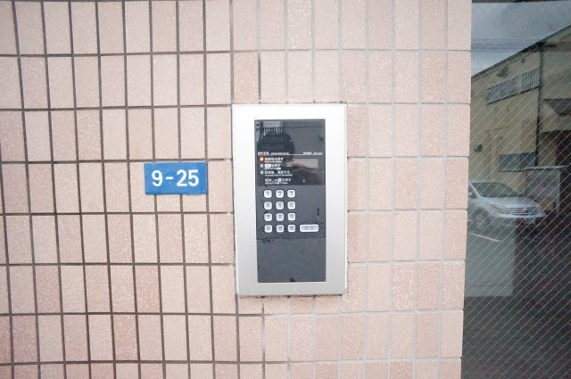 千葉市花見川区幕張本郷６丁目の賃貸マンションのエントランス