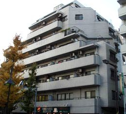 シャンボール新宿の外観