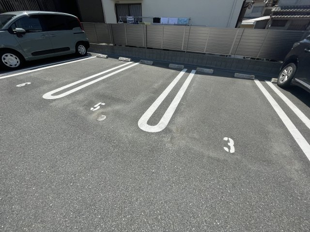 ルエスト・ラメールⅡの駐車場