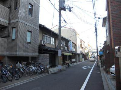 サンフローラ三条大宮の周辺|前面道路