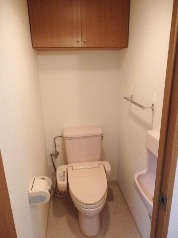 武蔵野市中町１丁目の賃貸マンションのトイレ