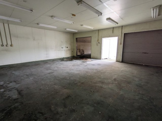  | 土地　矢掛町小林　150.04坪 | 建物内は土間敷きになっており、資材保管はもちろん、リノベーションを行えば店舗としても利用可能です！