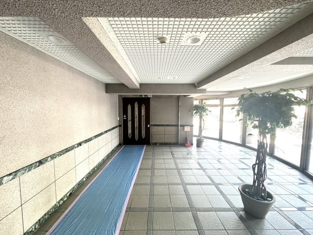 ダイアパレス鶴ヶ谷南のエントランス