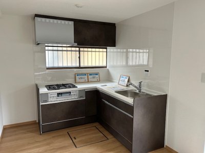 【キッチン】 | 泉台７丁目　中古戸建 | システムキッチン新調しております。収納もたっぷりですっきりしています。