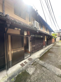 【外観】 | 京福北野線北野白梅町駅徒歩14分、車通りに面していない閑静な住宅地です♪