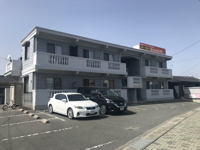 山口県宇部市中尾１丁目の駐車場|大型車で停めやすいです。