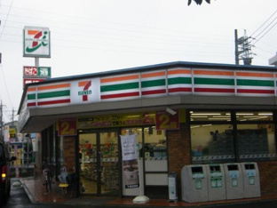 セブンイレブン　綾瀬店まで330m