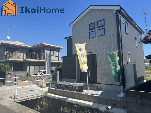 明石市魚住町長坂寺3期1棟　新築分譲住宅のエントランス|～ご見学に関して～平日や夜間でもご案内可能。決まったお時間で身動きが取れない方も臨機応変に対応します