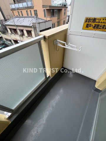 明成中津ビルのバルコニー|外からの目が気にならないバルコニーで洗濯物が干せます