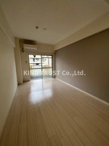 明成中津ビルの居間・リビング|リビングです