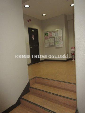 明成中津ビルのロビー|落ち着いたロビーです