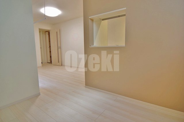 リーブルファイン南越谷1号棟の洋室|ダイニングのクロスがおしゃれです♪