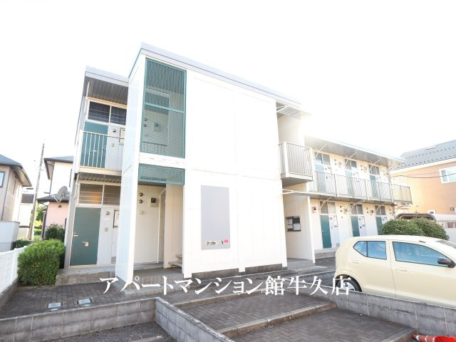 レオパレスリベエールのエントランス