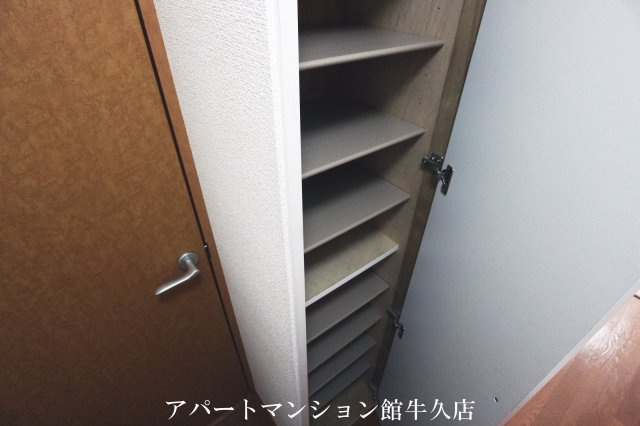 レオパレスケリュスBの収納