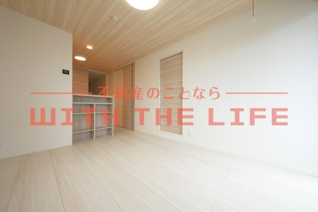 D-ROOM　FIRST　大善寺駅前【キャッシュバック対象】の居間・リビング|こちらの居間で趣味の時間をお楽しみください