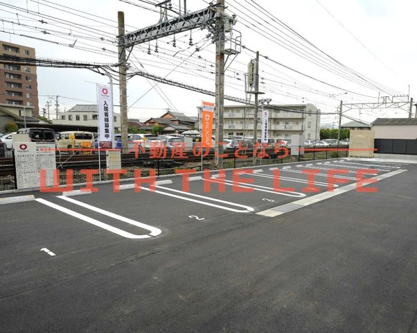 D-ROOM　FIRST　大善寺駅前【キャッシュバック対象】の駐車場|車をお持ちの方に嬉しい駐車場付きの物件です