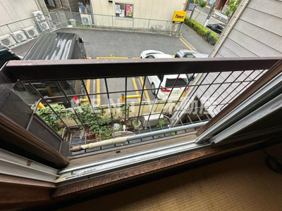 【バルコニー】 | 関口荘 | 外からの目が気にならないバルコニーで洗濯物が干せます