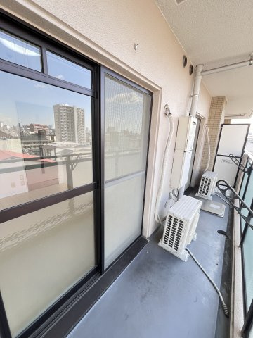 大阪市城東区放出西３丁目の賃貸マンションのバルコニー