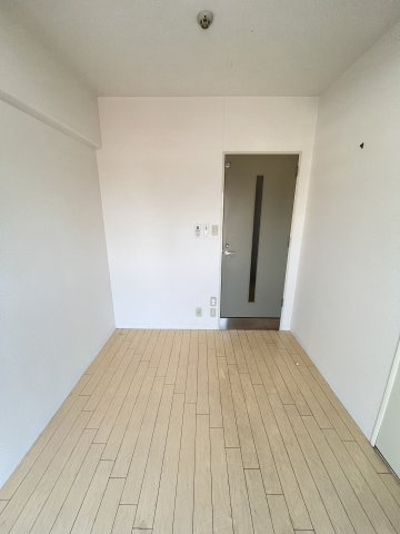 大阪市城東区放出西３丁目の賃貸マンションの洋室