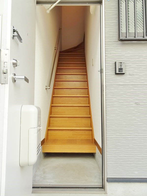 髙下ハイツの玄関