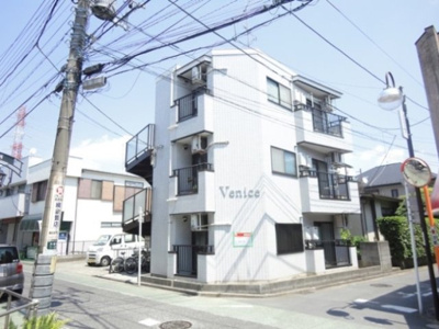 【外観】 | メゾンベニス | 東急東横線「大倉山」駅まで徒歩11分！1フロア2住戸で快適に過ごせる3階建てマンションです♪コンビニが近くて便利な住環境☆