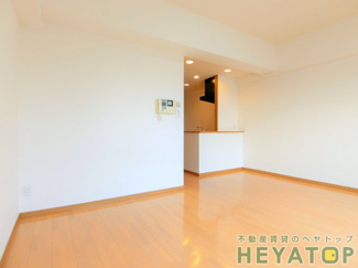 【内装】 | 洋室１３.８帖（同仕様写真）