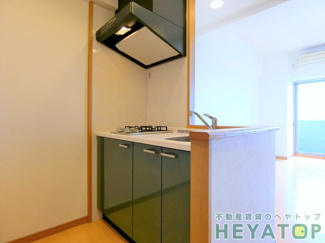 【キッチン】 | 毎日のお料理が楽しくなるシステムキッチン完備（同仕様写真）