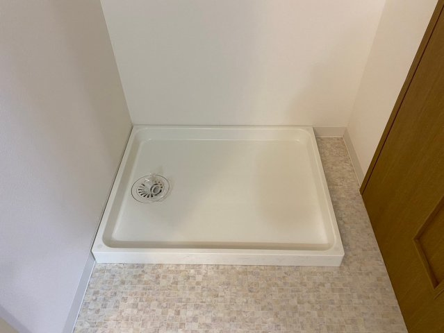 ライオンズマンション香流第3のランドリースペース|防水パン付き洗濯機置場