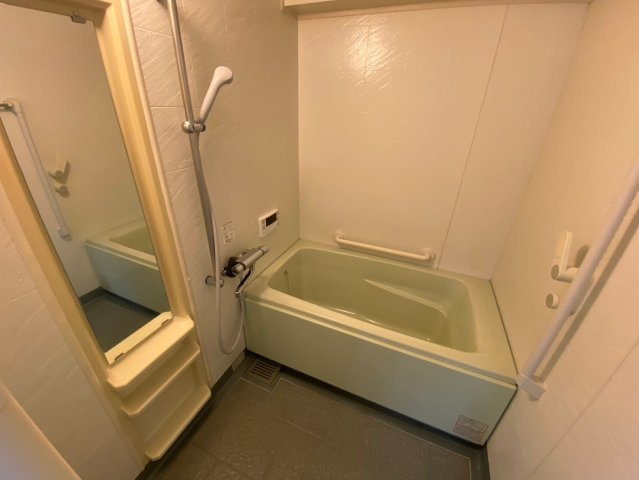 ライオンズマンション香流第3の浴室|落ち着きのある雰囲気を演出したバスルーム、毎日の疲れを癒すバスタイムをお楽しみ下さい。