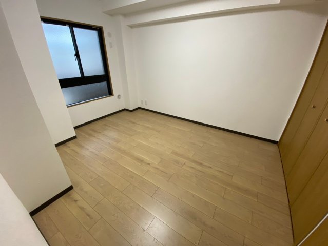 ライオンズマンション香流第3の寝室|窓からたっぷりと陽光が注がれる明るく快適なプライベート空間となっています。
【6.2帖】