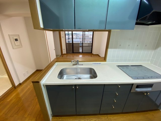 ライオンズマンション香流第3のキッチン|収納力のあるシステムキッチン！生活感を感じさせないおしゃれな生活を