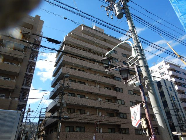 朝日根津八重垣マンションの外観