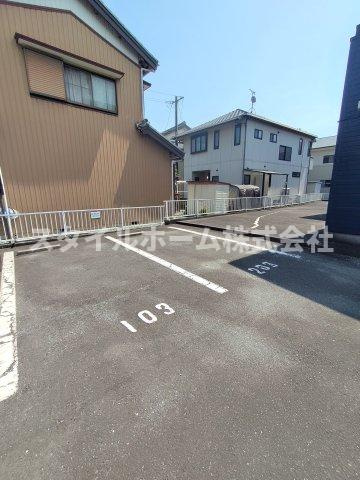 ヴィステリア２７の駐車場