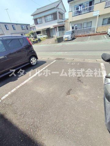 ヴィステリア２７の駐車場