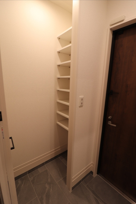 D-room GRACA 中町 EASTの玄関|玄関収納