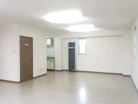 守山市守山６丁目の店舗事務所の内装|室内です