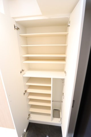 大阪市都島区中野町１丁目の賃貸マンションの玄関