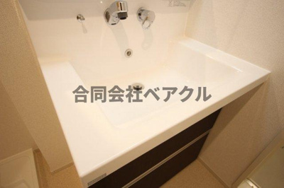 【独立洗面台】 | プログレスⅤ番館 | 朝の支度にも助かる、独立の洗髪洗面化粧台
