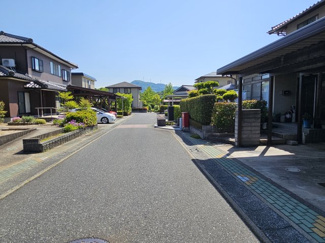 【前面道路含む現地写真】 | 鳥取市若葉台北4丁目中古戸建て