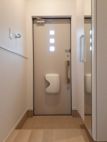スモーキークォーツの玄関|毎日通る玄関はこちらです