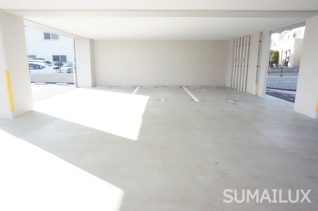 グランディア蓮台寺の駐車場