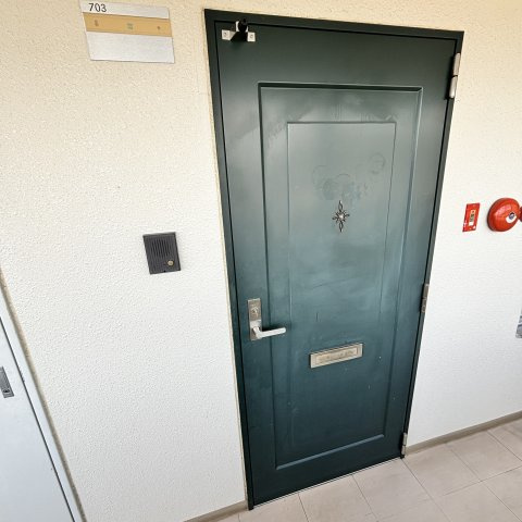 ティアラ高砂ハイツのエントランス