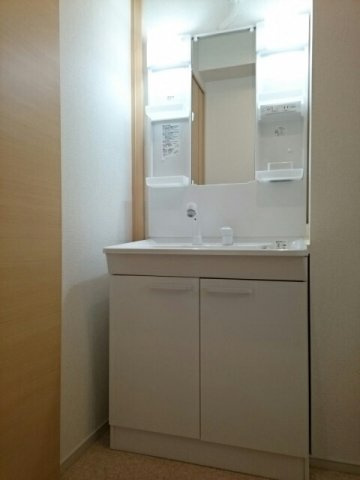アイリス西沢　壱番館の洗面所|スペースが確保できる洗面所です