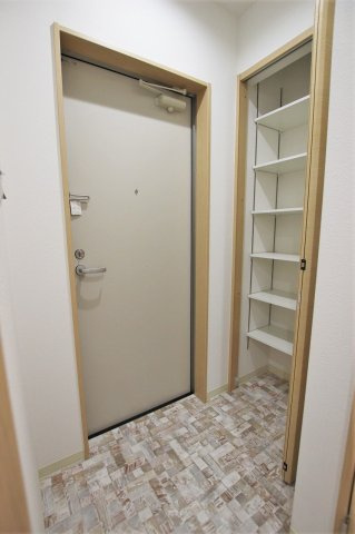 クリエオーレ荒本Ⅲの玄関