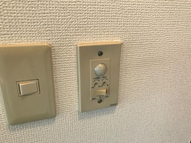 ドリームウィングＢ棟の設備|照明人感センサースイッチ
