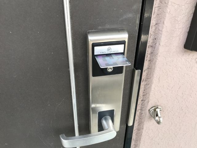 ドリームウィングＢ棟の玄関|玄関カードキー
