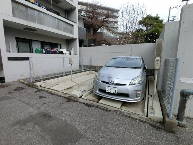 ガーデンヴィラクレセントの駐車場