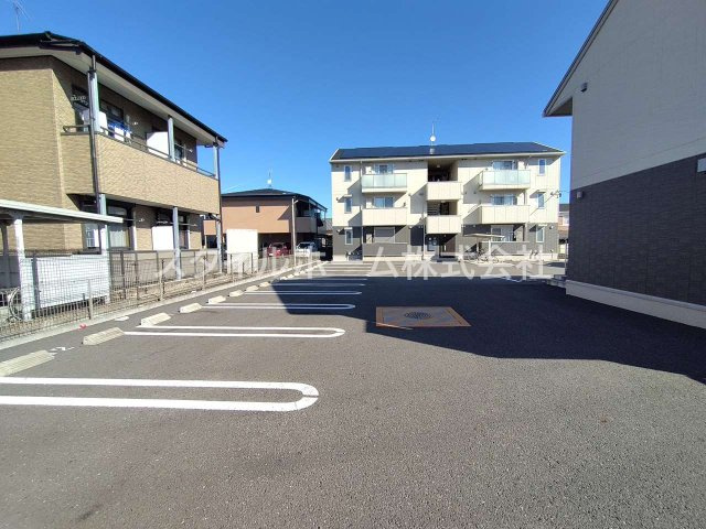 レセンテ上野Ａの駐車場