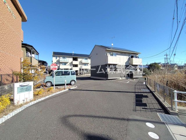 レセンテ上野Ａの駐車場