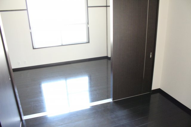 MCビルの居間・リビング